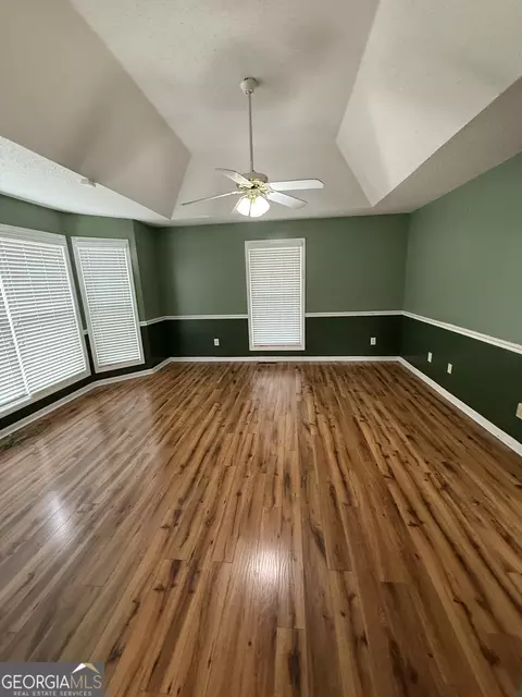 Living - 308 Deer Run, Williamson, GA 30292 photo 5 of 6