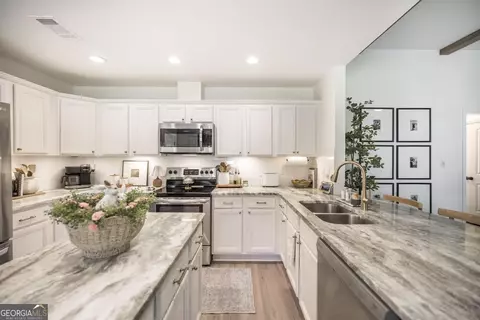 Kitchen - 122 Rocky Rd, Perry, GA 31069 photo 2 of 3