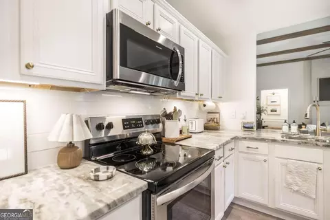 Kitchen - 122 Rocky Rd, Perry, GA 31069 photo 3 of 3