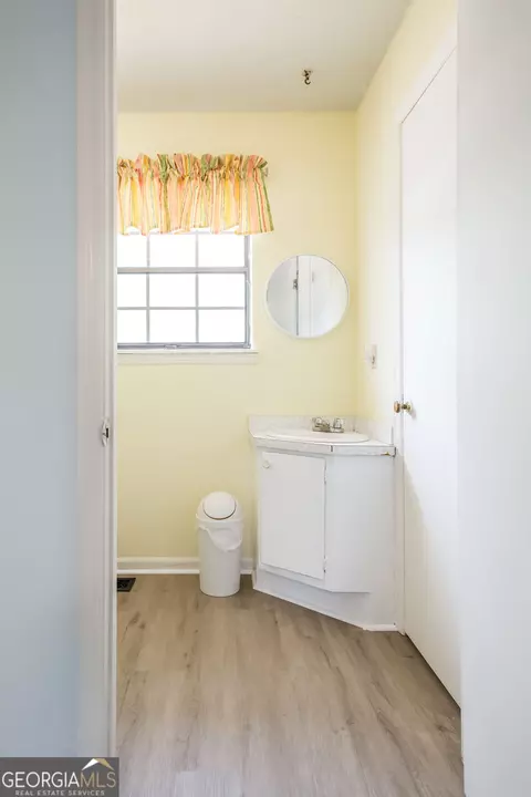Bath - 3113 Ware St, Blackshear, GA 31516 photo 3 of 5