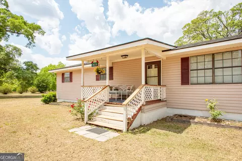 Exterior - 3113 Ware St, Blackshear, GA 31516 photo 6 of 19