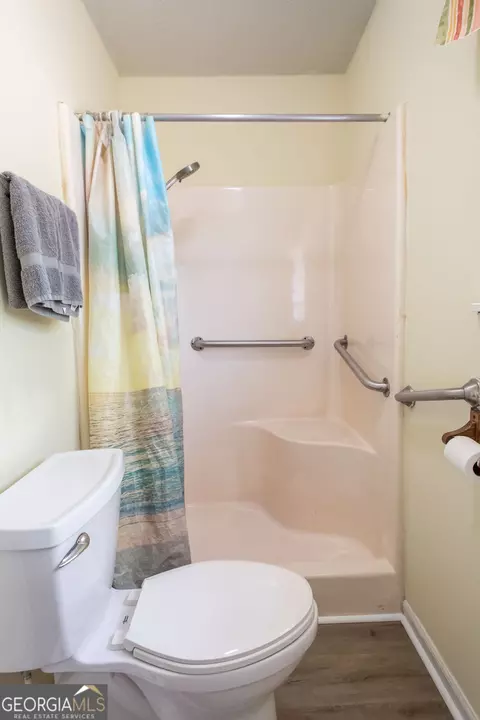 Bath - 3113 Ware St, Blackshear, GA 31516 photo 5 of 5