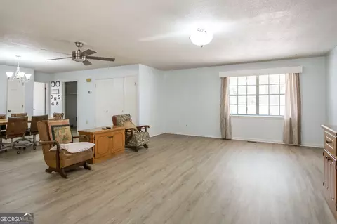 Living - 3113 Ware St, Blackshear, GA 31516 photo 2 of 5