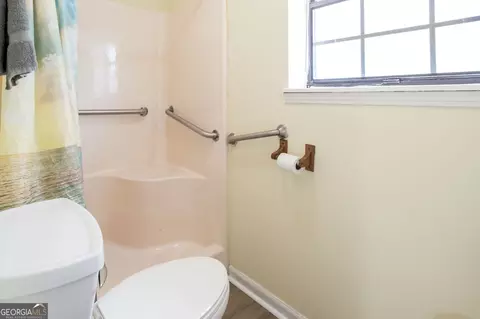 Bath - 3113 Ware St, Blackshear, GA 31516 photo 4 of 5