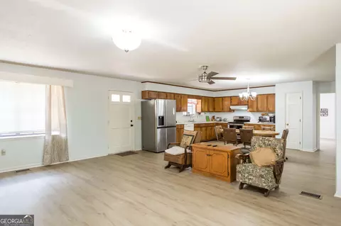 Living - 3113 Ware St, Blackshear, GA 31516 photo 4 of 5