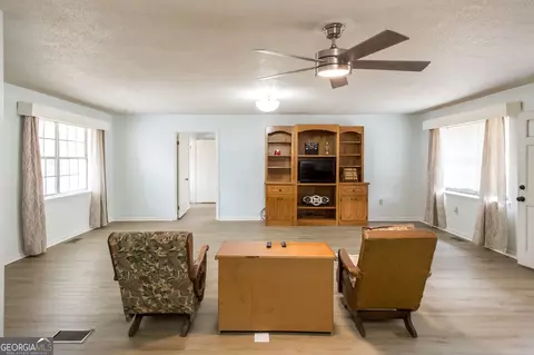 Living - 3113 Ware St, Blackshear, GA 31516 photo 5 of 5