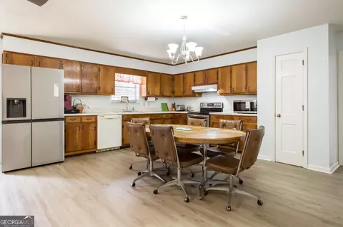 Kitchen - 3113 Ware St, Blackshear, GA 31516 photo 2 of 2