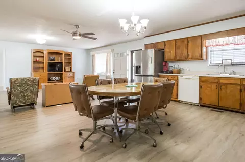 Dining - 3113 Ware St, Blackshear, GA 31516 photo 2 of 2