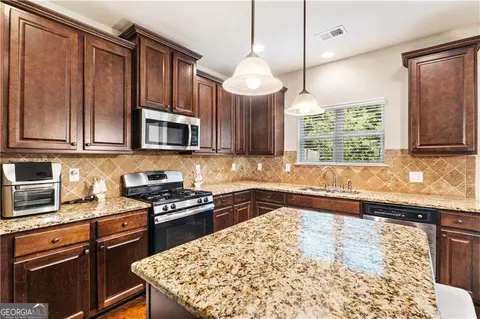 Kitchen - 7946 White Oak Loop, Stonecrest, GA 30038 photo 4 of 4