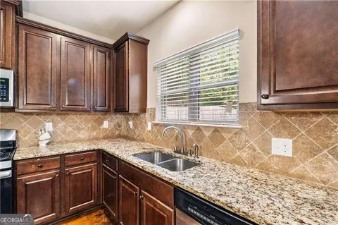 Kitchen - 7946 White Oak Loop, Stonecrest, GA 30038 photo 3 of 4
