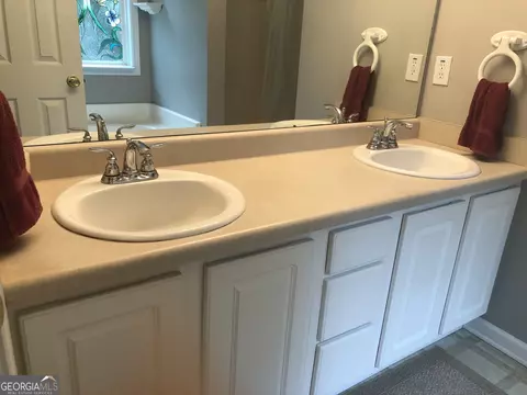 Bath - 1744 Campbell Rd, Covington, GA 30014 photo 3 of 6