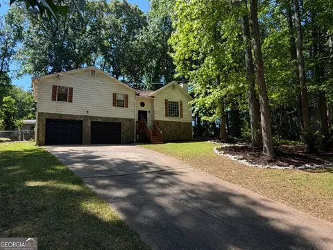 202 Blackhawk Trl, Dallas, GA 30157
