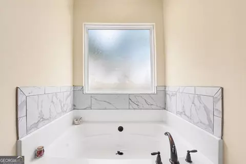 Bath - 239 Dixon Cir, Williamson, GA 30292 photo 1 of 4