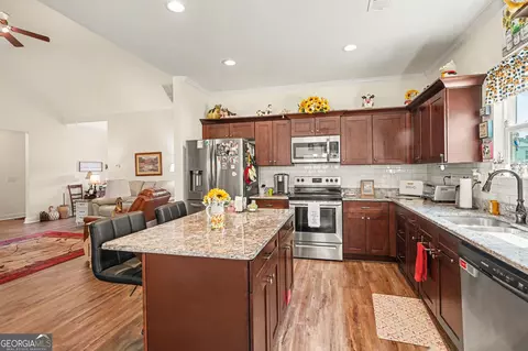 Kitchen - 239 Dixon Cir, Williamson, GA 30292 photo 1 of 2