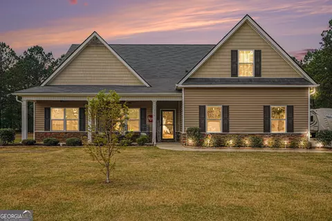 239 Dixon Cir, Williamson, GA 30292