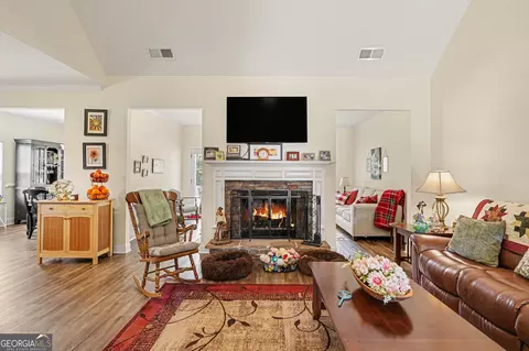 Living - 239 Dixon Cir, Williamson, GA 30292 photo 1 of 1