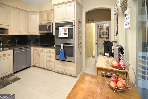 Kitchen - 103 Canterbury Ct, Lagrange, GA 30240 photo 2 of 2
