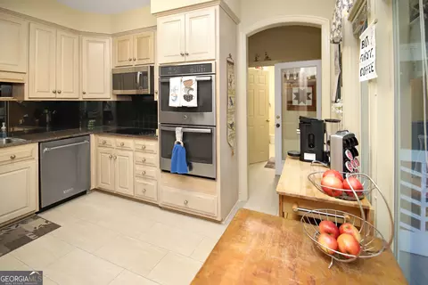 Kitchen - 103 Canterbury Ct, Lagrange, GA 30240 photo 4 of 4