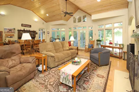 Living - 103 Canterbury Ct, Lagrange, GA 30240 photo 2 of 2
