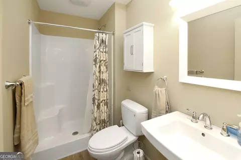Bath - 103 Canterbury Ct, Lagrange, GA 30240 photo 1 of 5