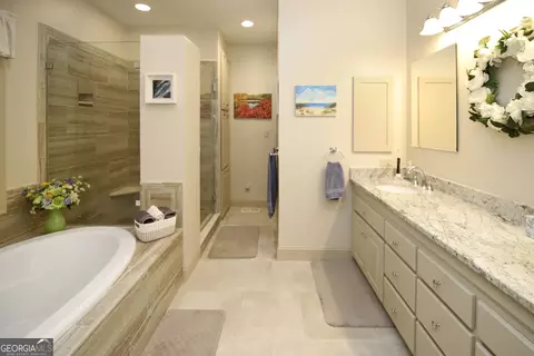Bath - 103 Canterbury Ct, Lagrange, GA 30240 photo 3 of 5