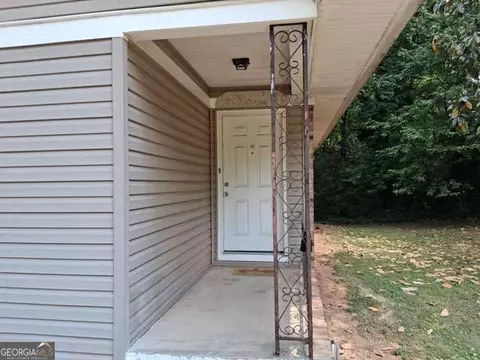 Exterior - 2840 Somerton Dr, Morrow, GA 30260 photo 4 of 7