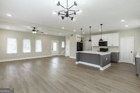 Living - 134 Boulder Dr, Toccoa, GA 30577 photo 8 of 9