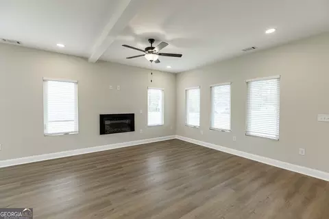 Living - 119 Boulder Dr, Toccoa, GA 30577 photo 3 of 9