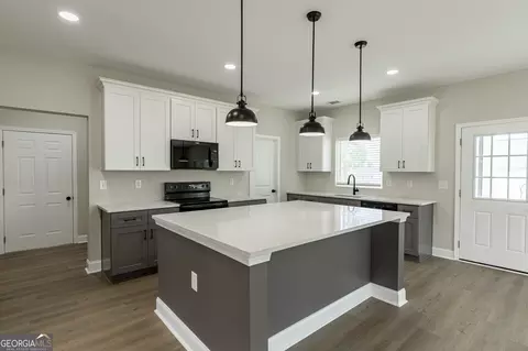 Kitchen - 119 Boulder Dr, Toccoa, GA 30577 photo 2 of 5
