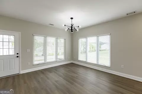 Living - 119 Boulder Dr, Toccoa, GA 30577 photo 6 of 9