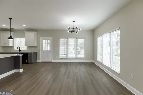 Living - 119 Boulder Dr, Toccoa, GA 30577 photo 5 of 9