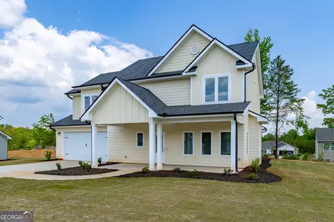 Exterior - 137 Boulder Dr, Toccoa, GA 30577 photo 3 of 11