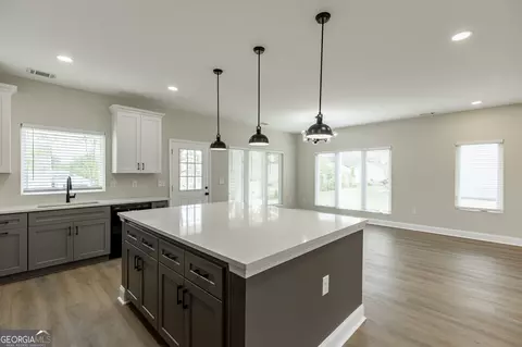 Kitchen - 137 Boulder Dr, Toccoa, GA 30577 photo 4 of 5
