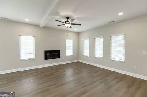 Living - 137 Boulder Dr, Toccoa, GA 30577 photo 3 of 9