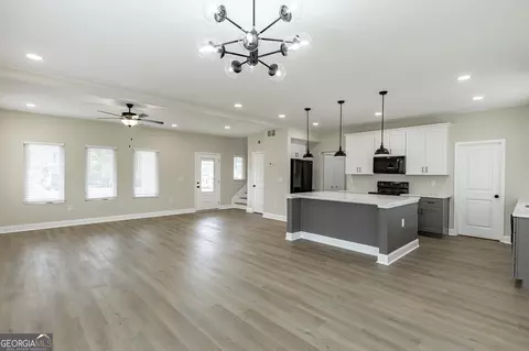 Living - 137 Boulder Dr, Toccoa, GA 30577 photo 8 of 9