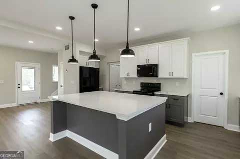 Kitchen - 137 Boulder Dr, Toccoa, GA 30577 photo 3 of 5
