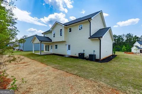 Exterior - 137 Boulder Dr, Toccoa, GA 30577 photo 7 of 11