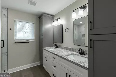 Bath - 137 Boulder Dr, Toccoa, GA 30577 photo 4 of 5