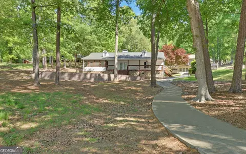 Exterior - 123 Ridgemore Cir, Toccoa, GA 30577 photo 3 of 11