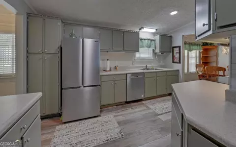 Kitchen - 123 Ridgemore Cir, Toccoa, GA 30577 photo 2 of 2
