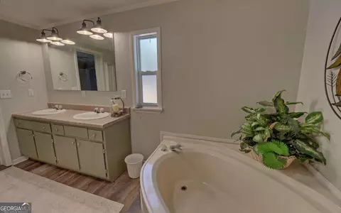 Bath - 123 Ridgemore Cir, Toccoa, GA 30577 photo 3 of 3