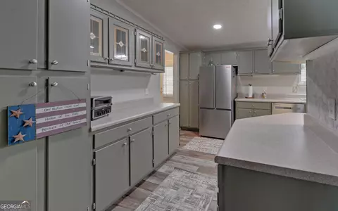 Kitchen - 123 Ridgemore Cir, Toccoa, GA 30577 photo 1 of 2