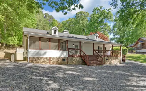 Exterior - 123 Ridgemore Cir, Toccoa, GA 30577 photo 2 of 11