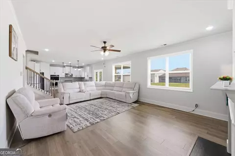 880 Garnet Dr, Acworth, GA 30101