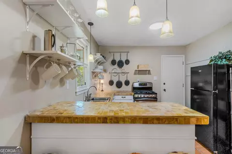 Kitchen - 136 Yancey Rd, Jackson, GA 30233 photo 3 of 4