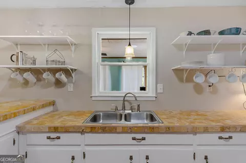 Kitchen - 136 Yancey Rd, Jackson, GA 30233 photo 4 of 4