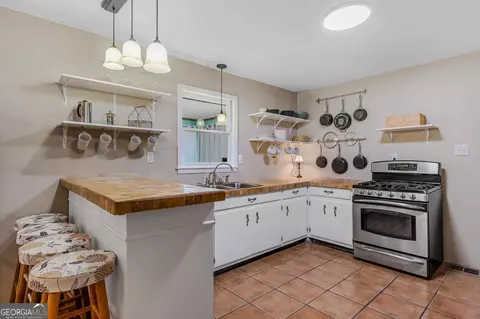 Kitchen - 136 Yancey Rd, Jackson, GA 30233 photo 2 of 4