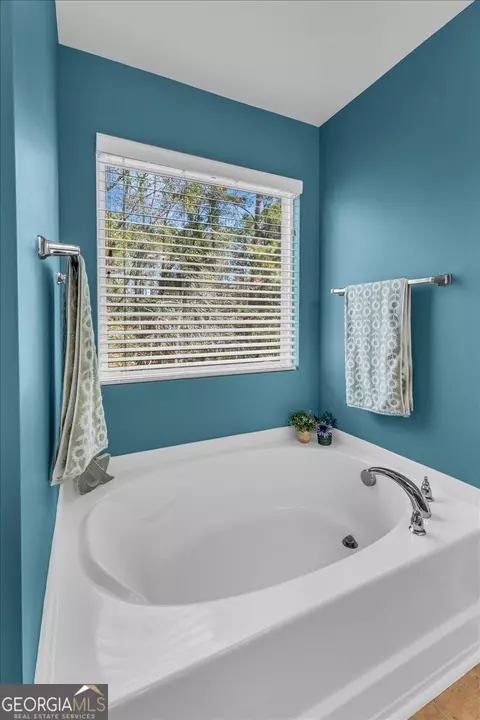 Bath - 2 Crestview Cir, Pooler, GA 31322 photo 5 of 8