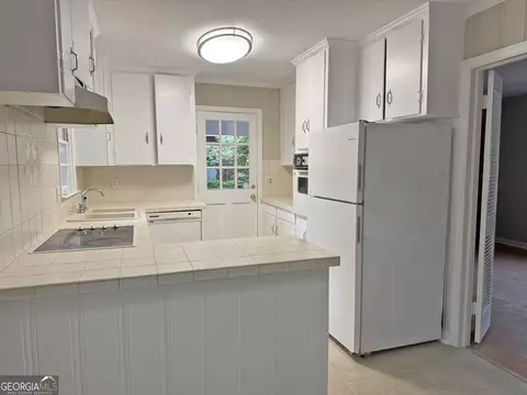 Kitchen - 347 Laurel Ln, Lagrange, GA 30240 photo 1 of 2