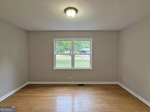 Living - 347 Laurel Ln, Lagrange, GA 30240 photo 1 of 4
